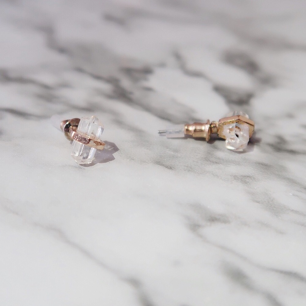 Clear quartz stone earrings